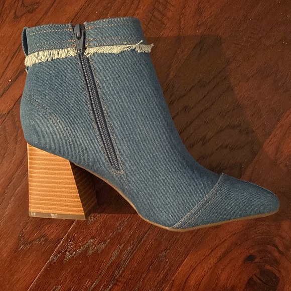 Women’s Denim Short Bootie Size 8 - Picture 7 of 10